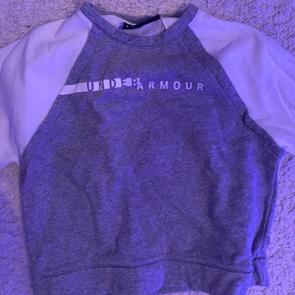 Long sleeve under armor sweatshirt